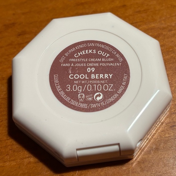 Fenty Cheeks Out Cream Blush Cool Berry - Picture 8 of 16
